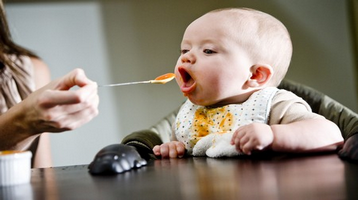Як нагодувати дитину після року: хитрі поради батькам